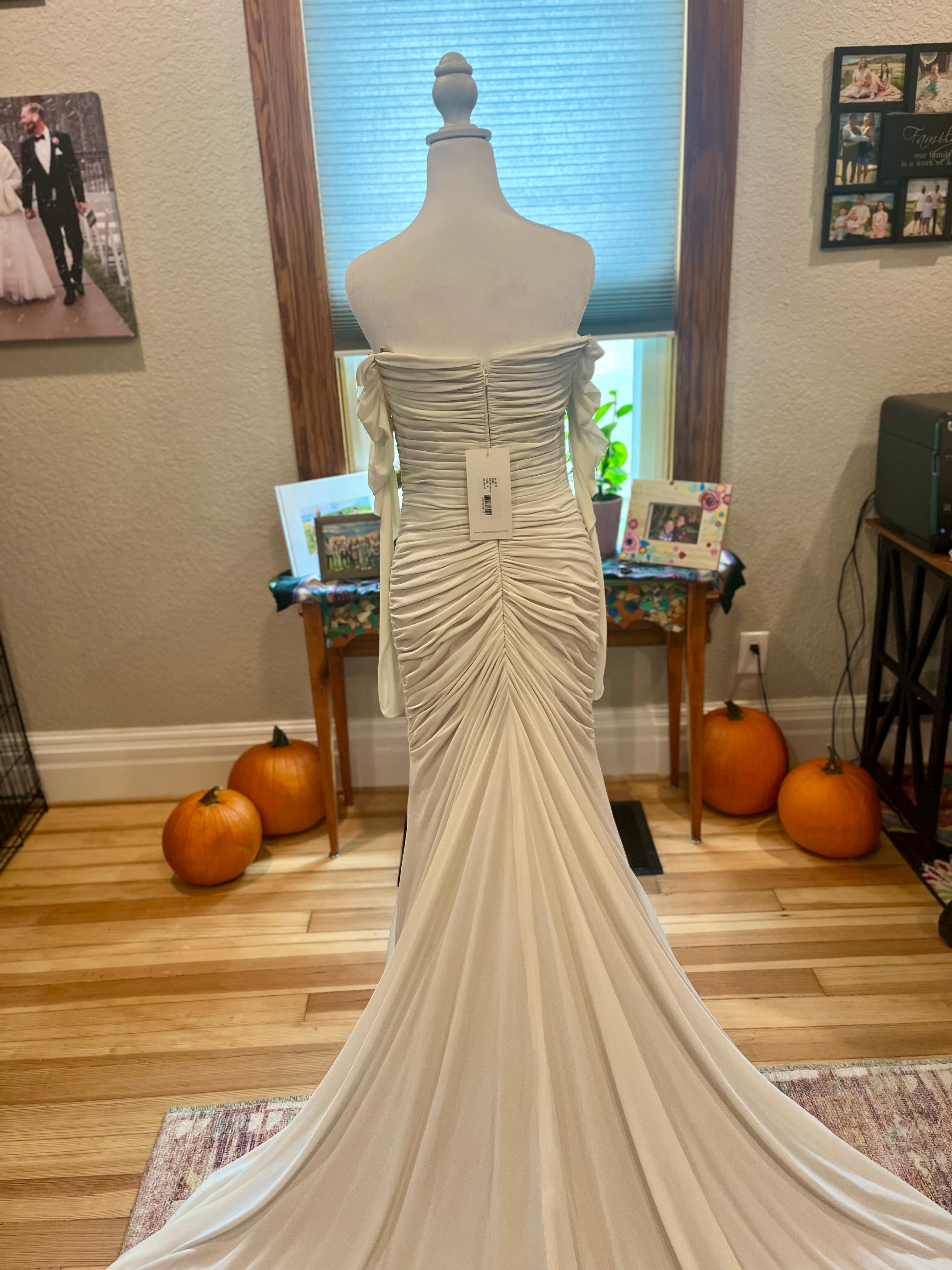 Theia size 8 WD #64