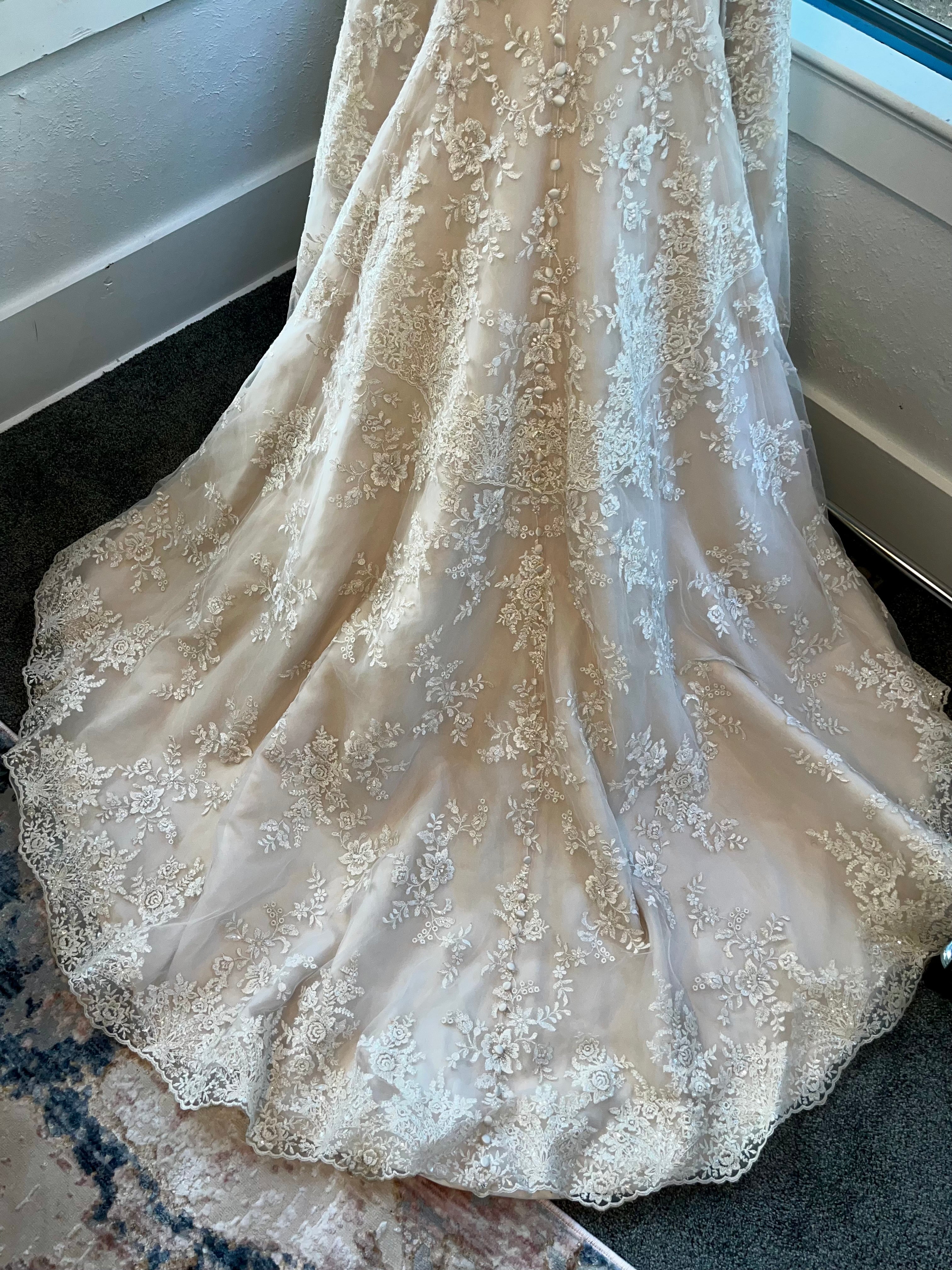 Champagne Lace size 6 #19