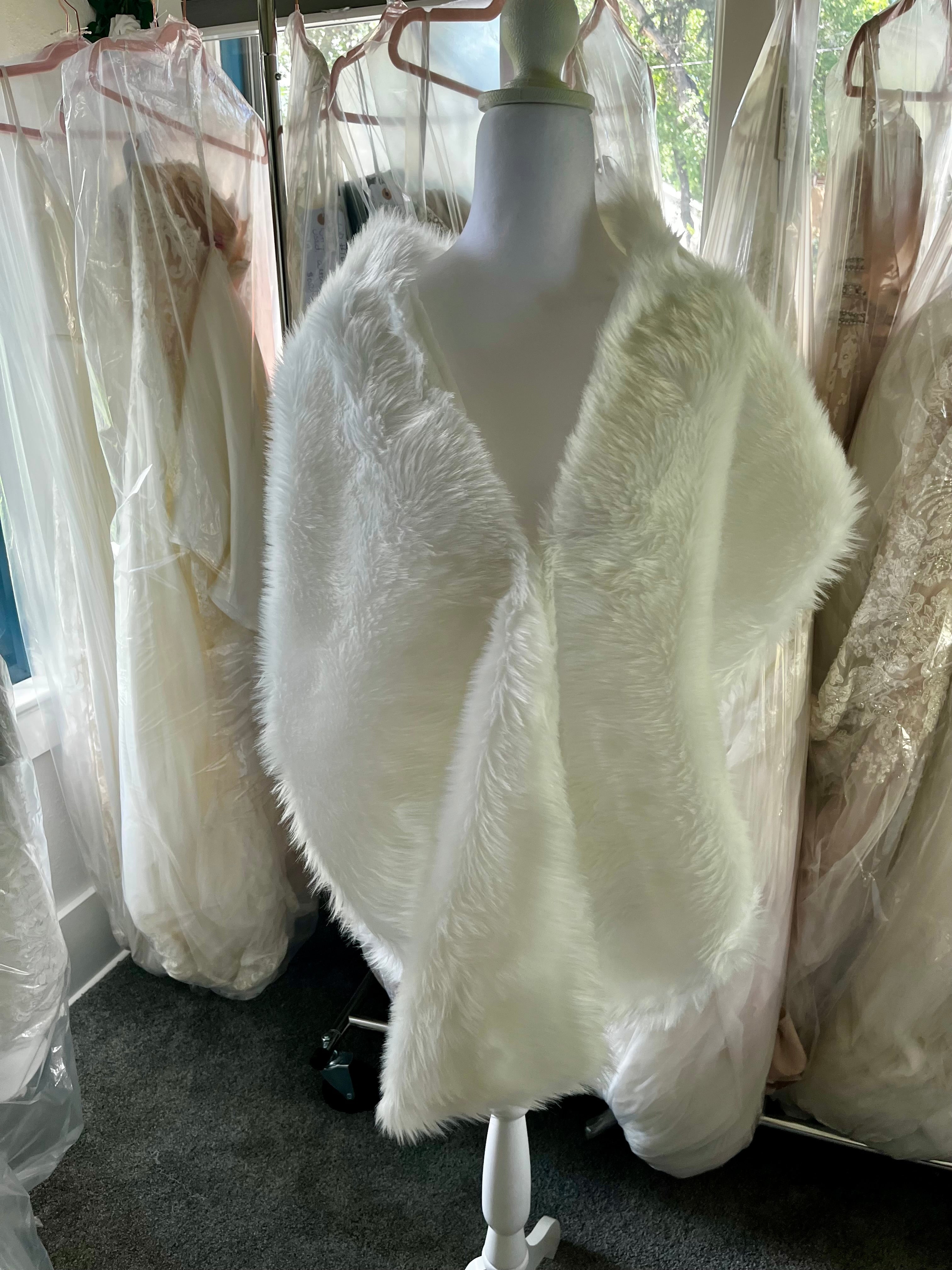 White faux fur #09/10
