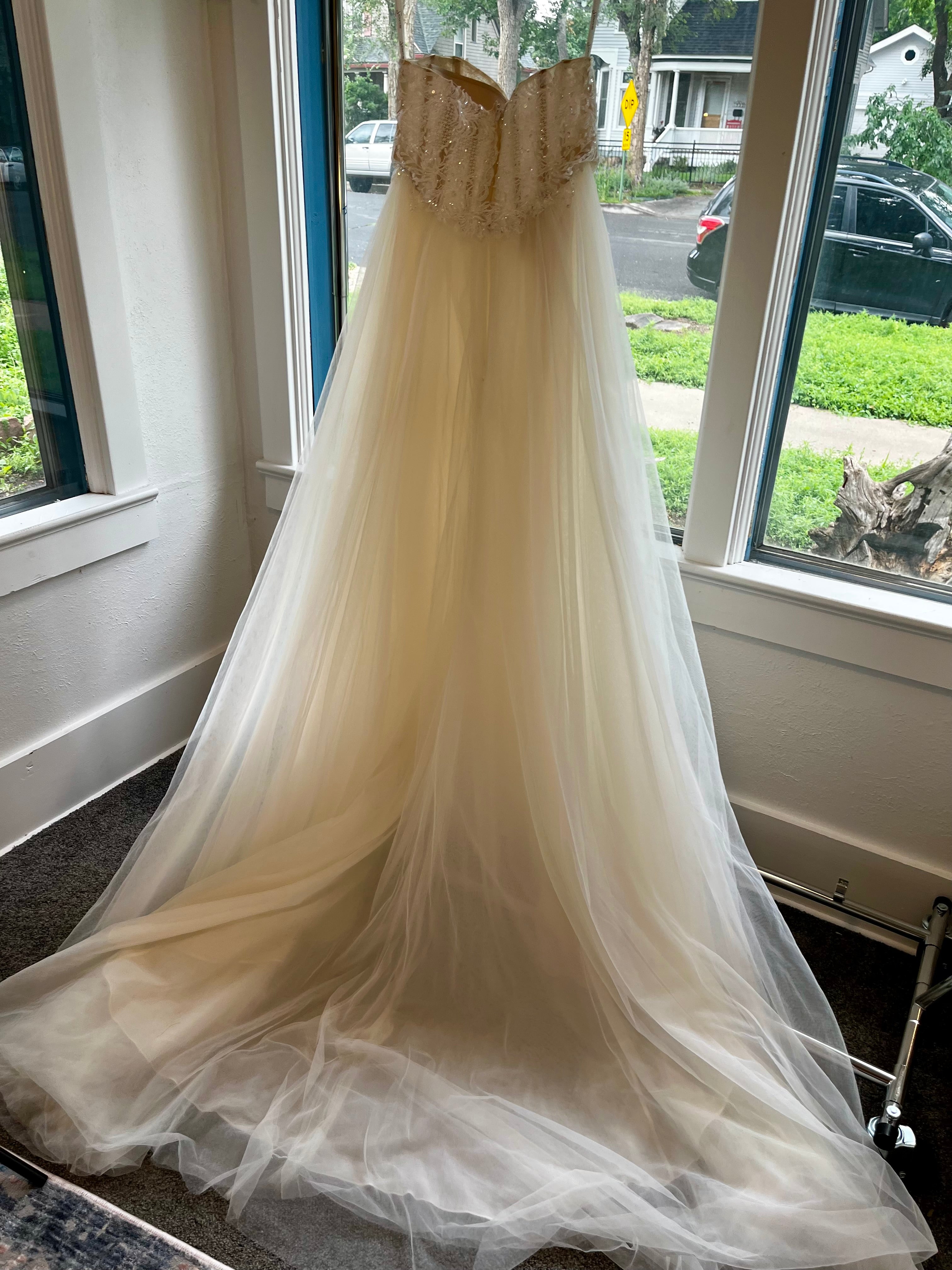 Galena Signature size 4 $450 #21