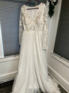Lotus Threads/ long Sleeve bridal gown/ NWT/ Size 14 #15
