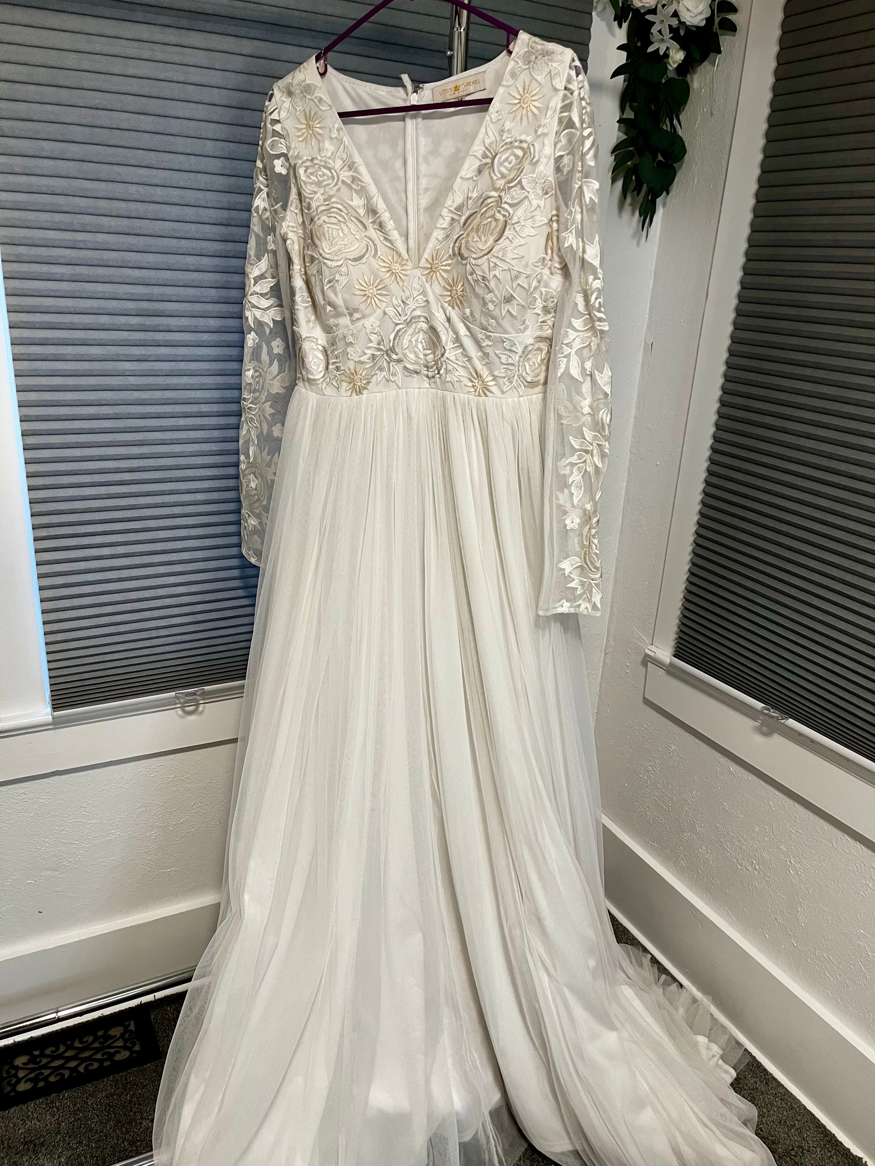 Lotus Threads/ long Sleeve bridal gown/ NWT/ Size 14 #15
