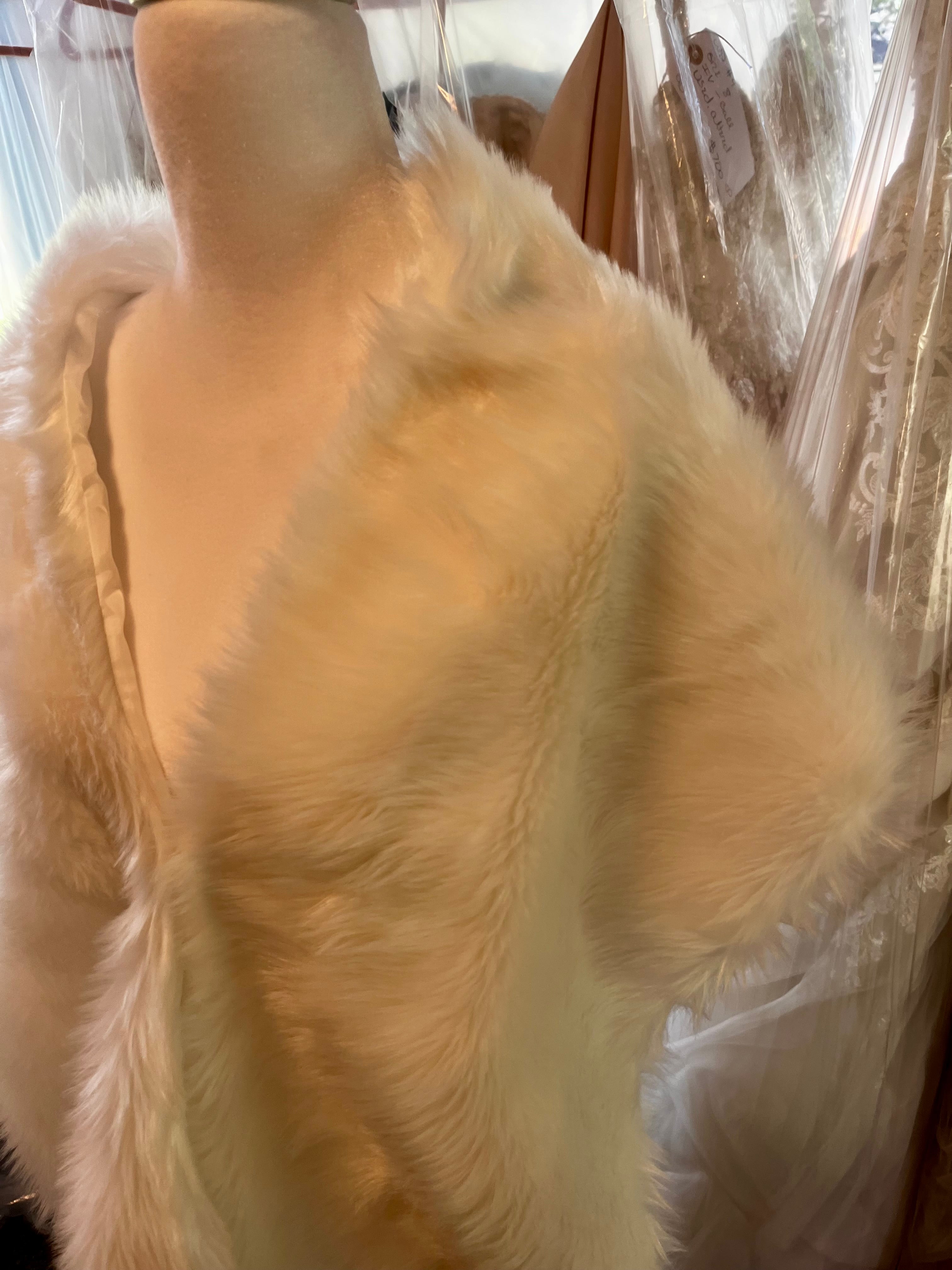 White faux fur #09/10