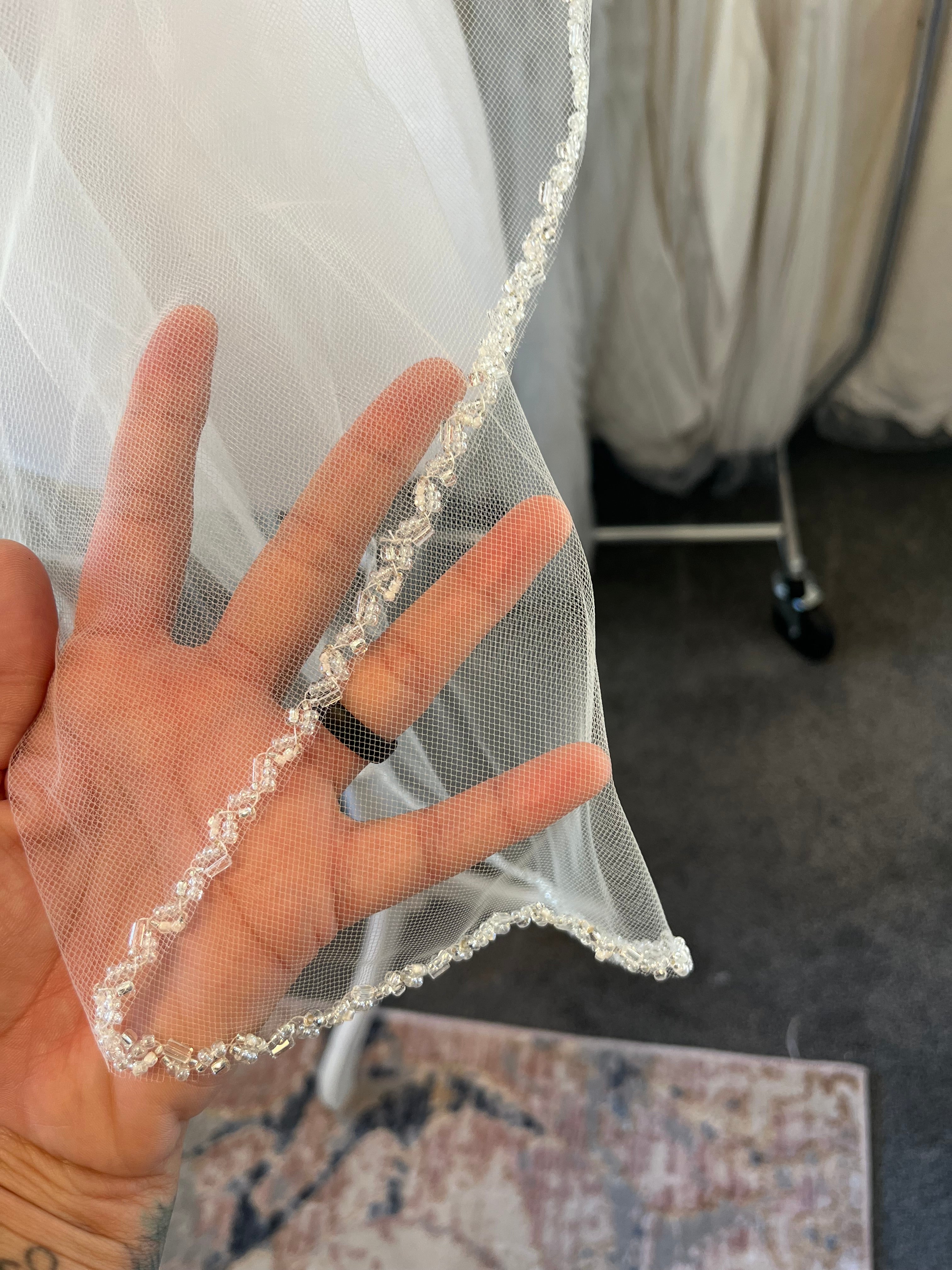 Veil #06 fingertip