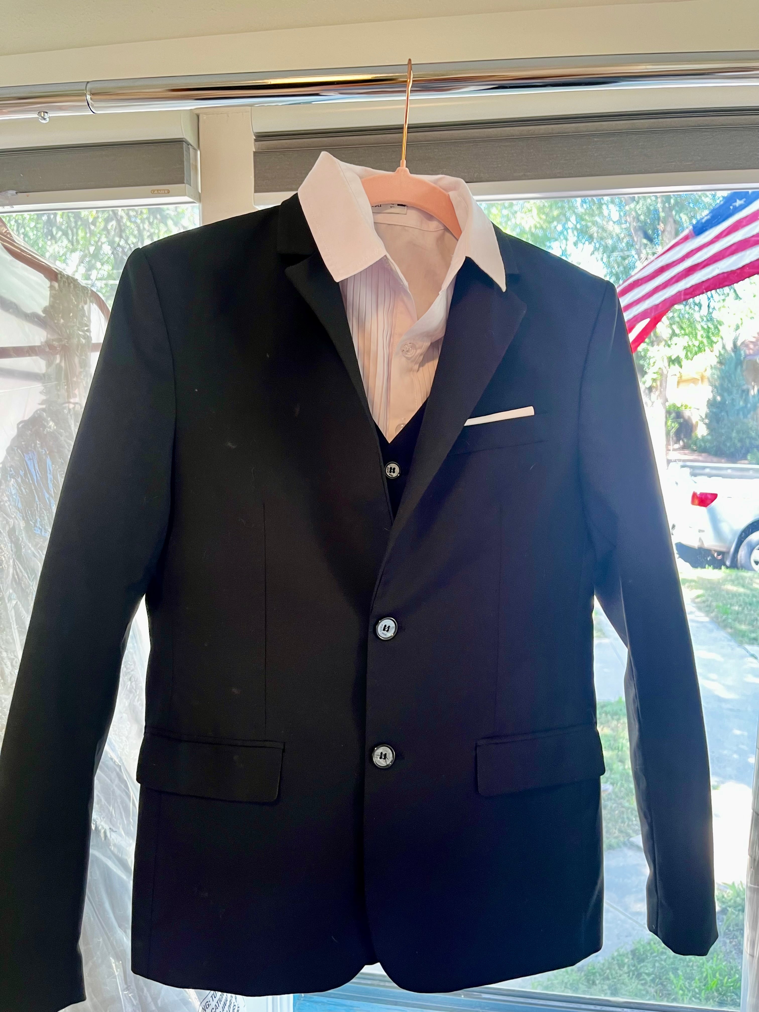 Boys full suit/pants/vest/shirt size 12 OT #02