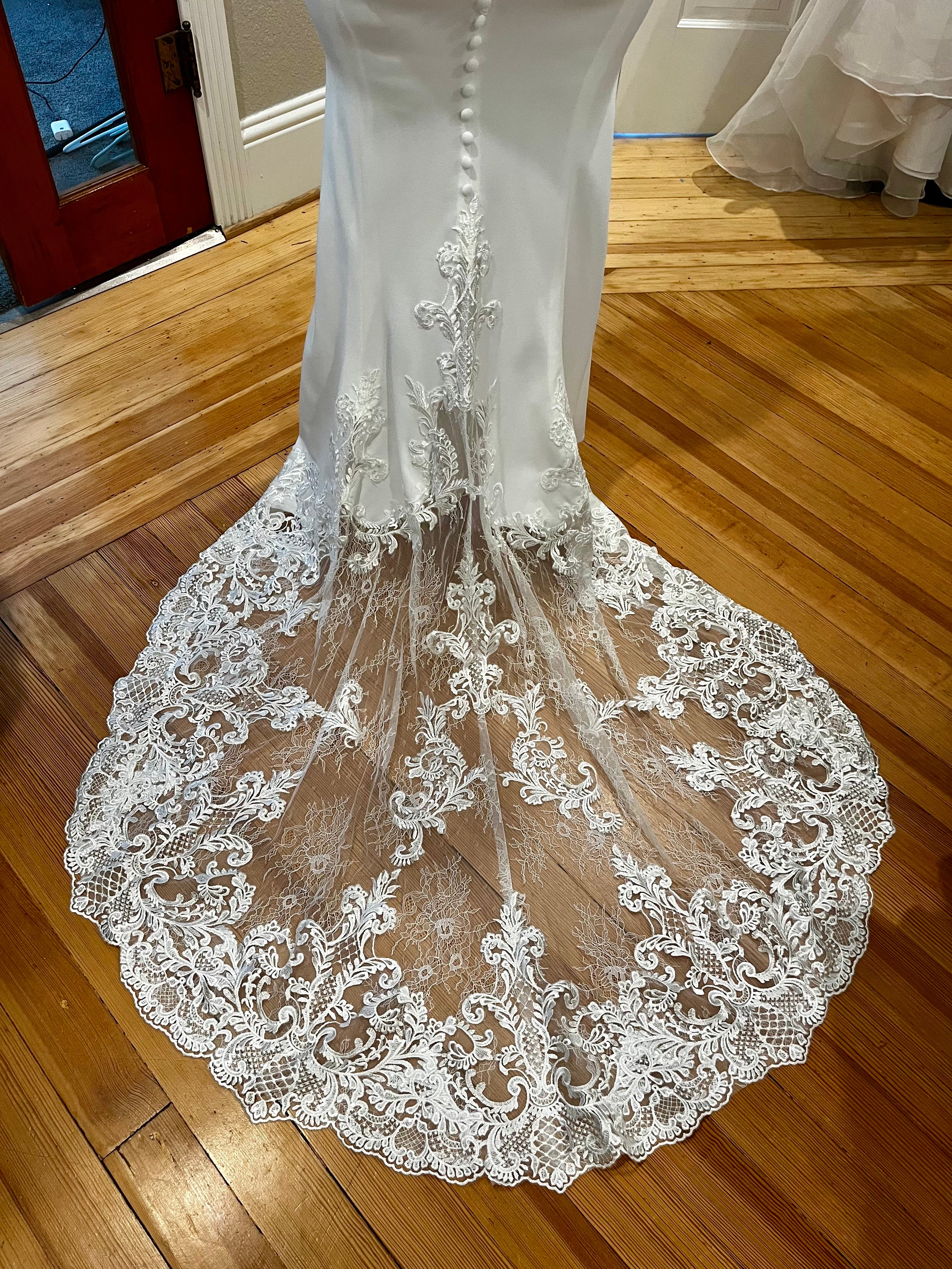 Azazie crepe fit to flare size 4 #06
