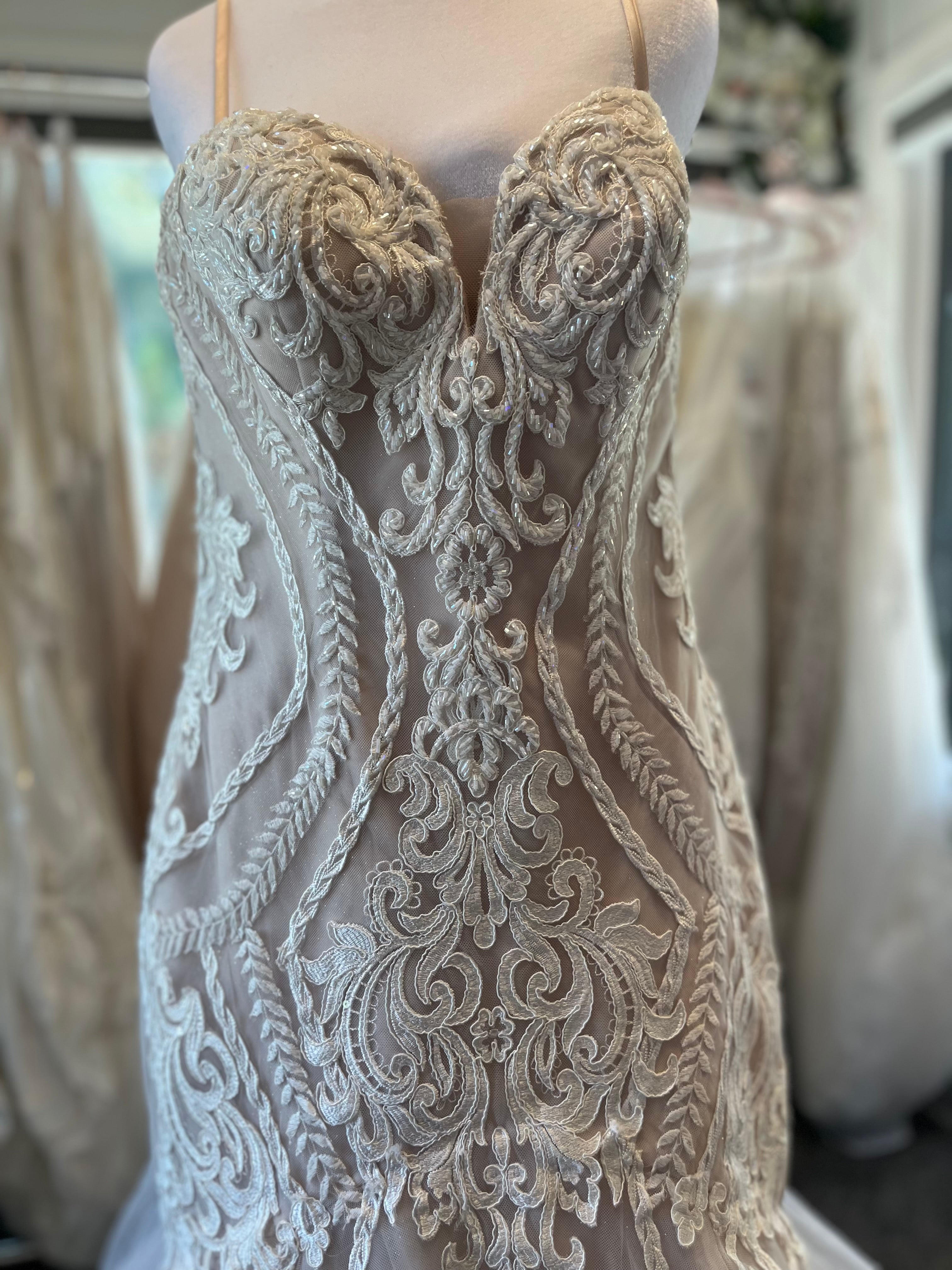 Essence of Australia size 12 #48
