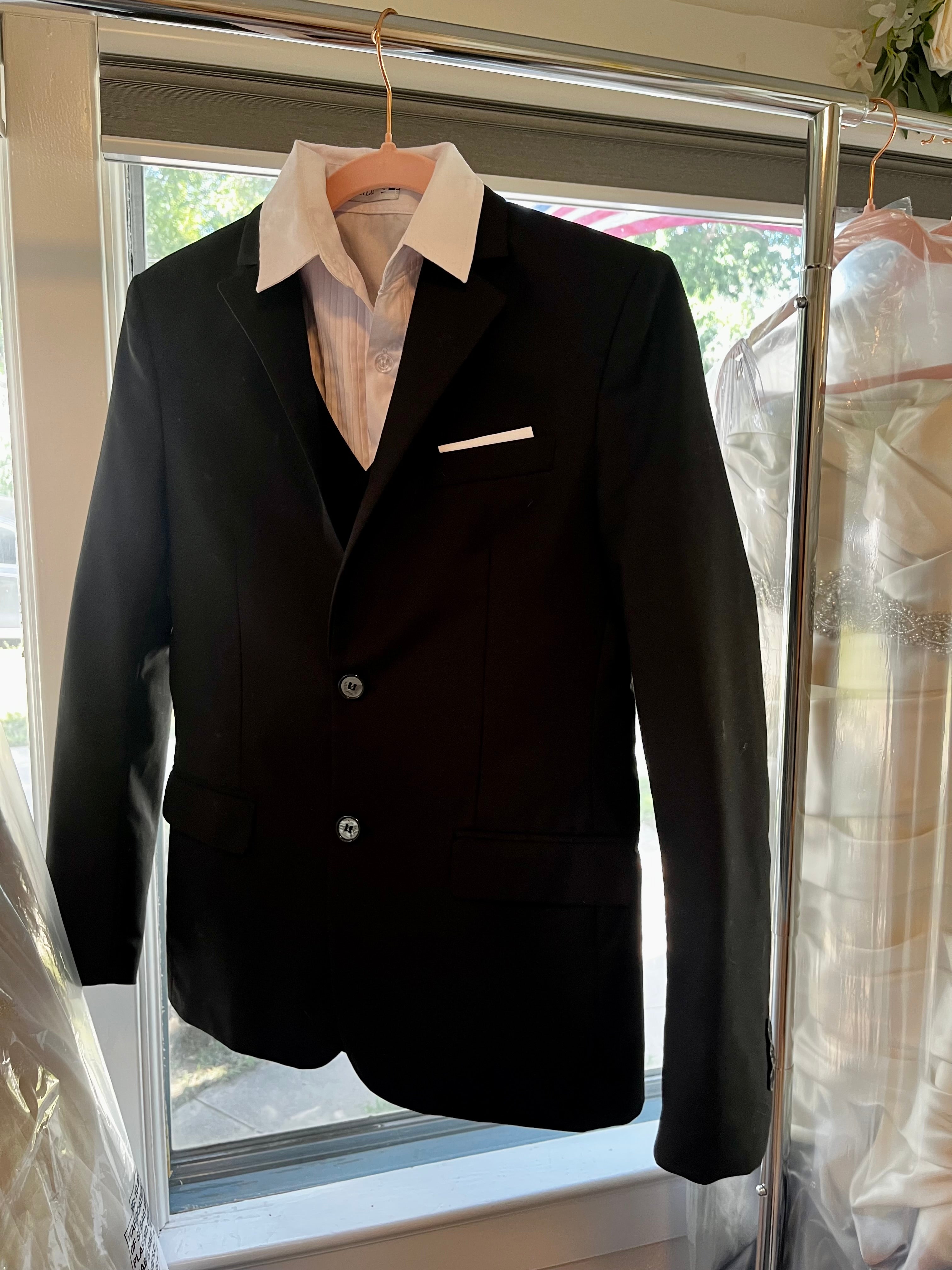 Boys full suit/pants/vest/shirt size 12 OT #02