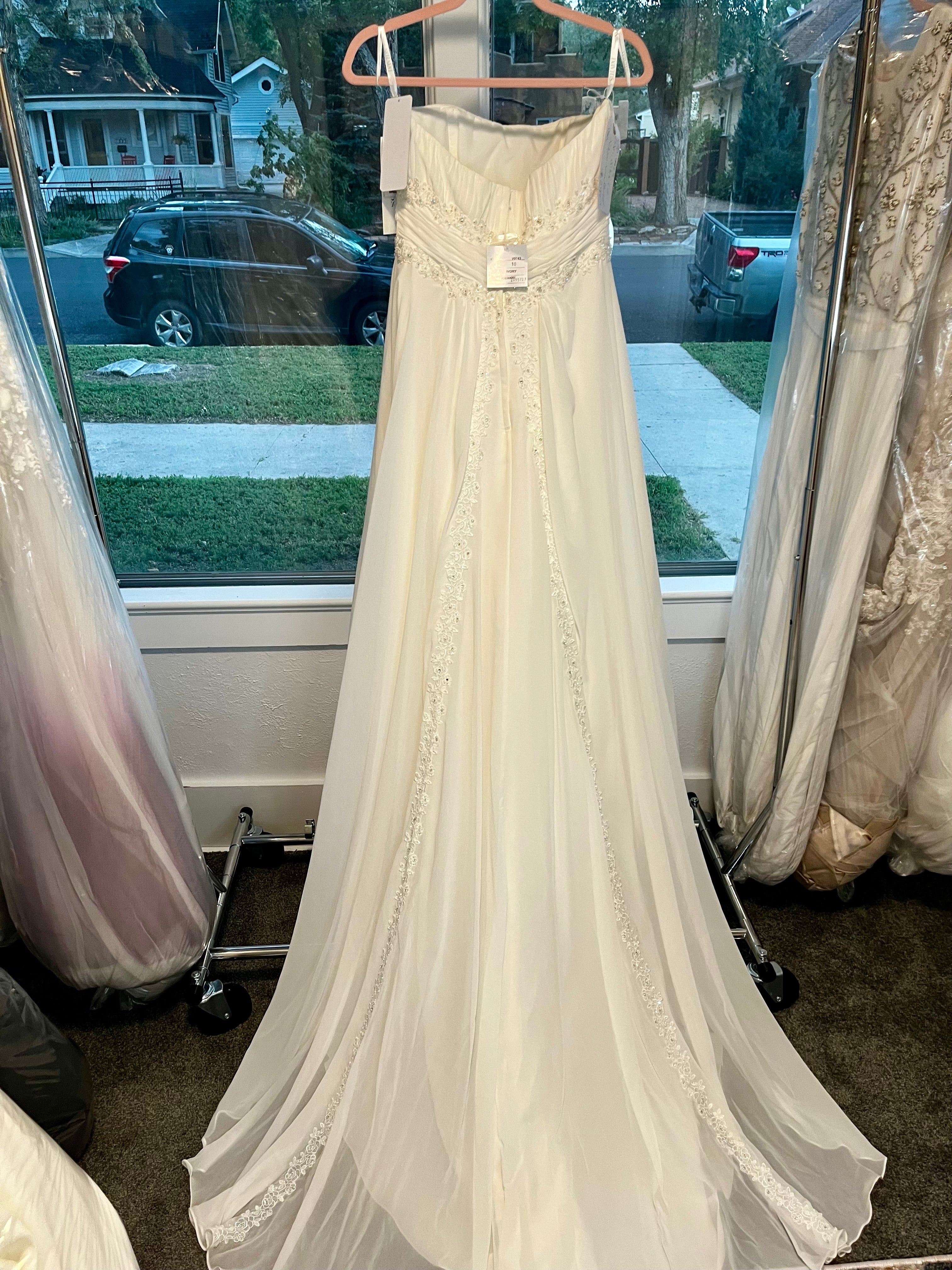 David’s Bridal size 10 NWT #29