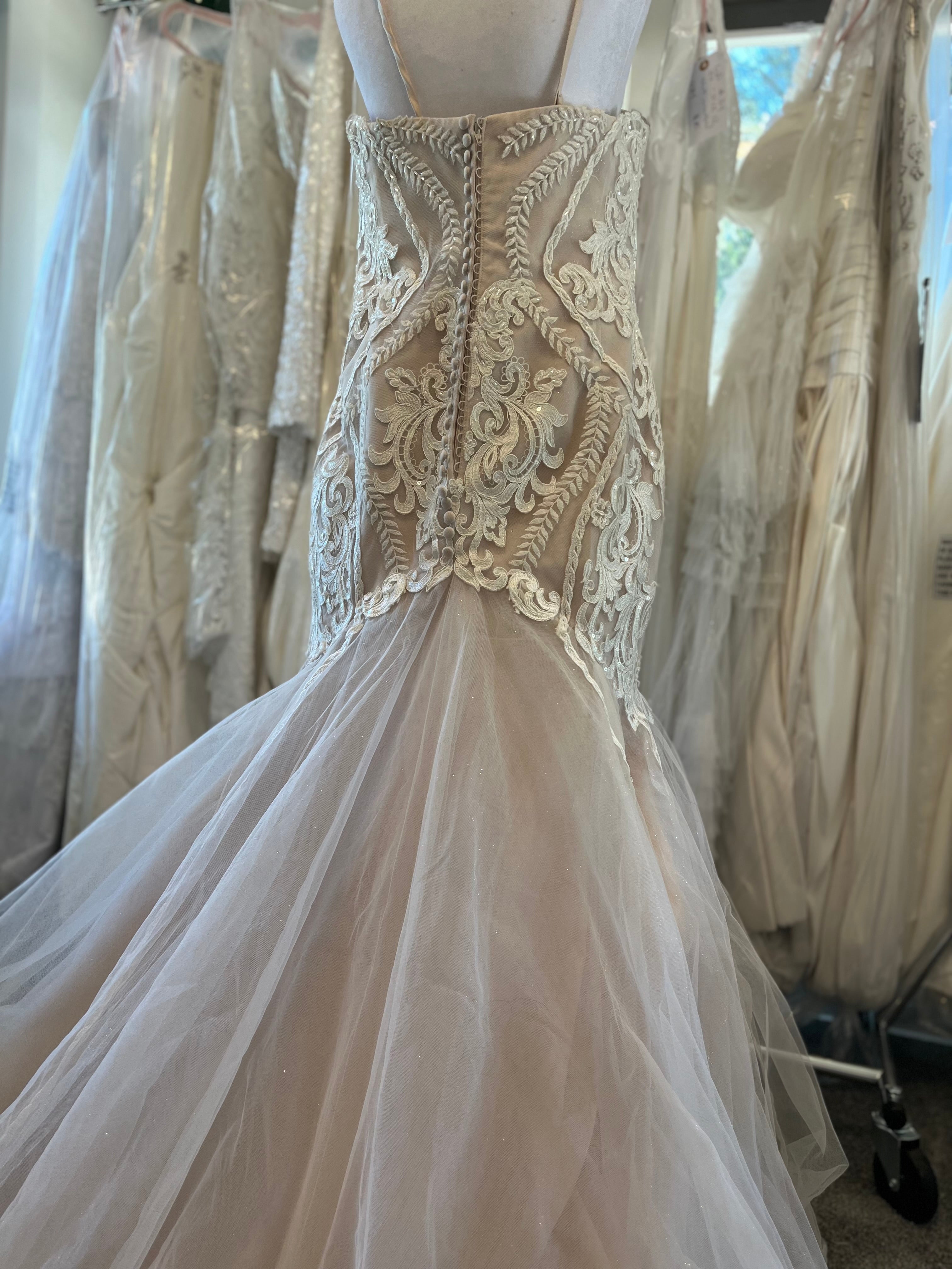 Essence of Australia size 12 #48