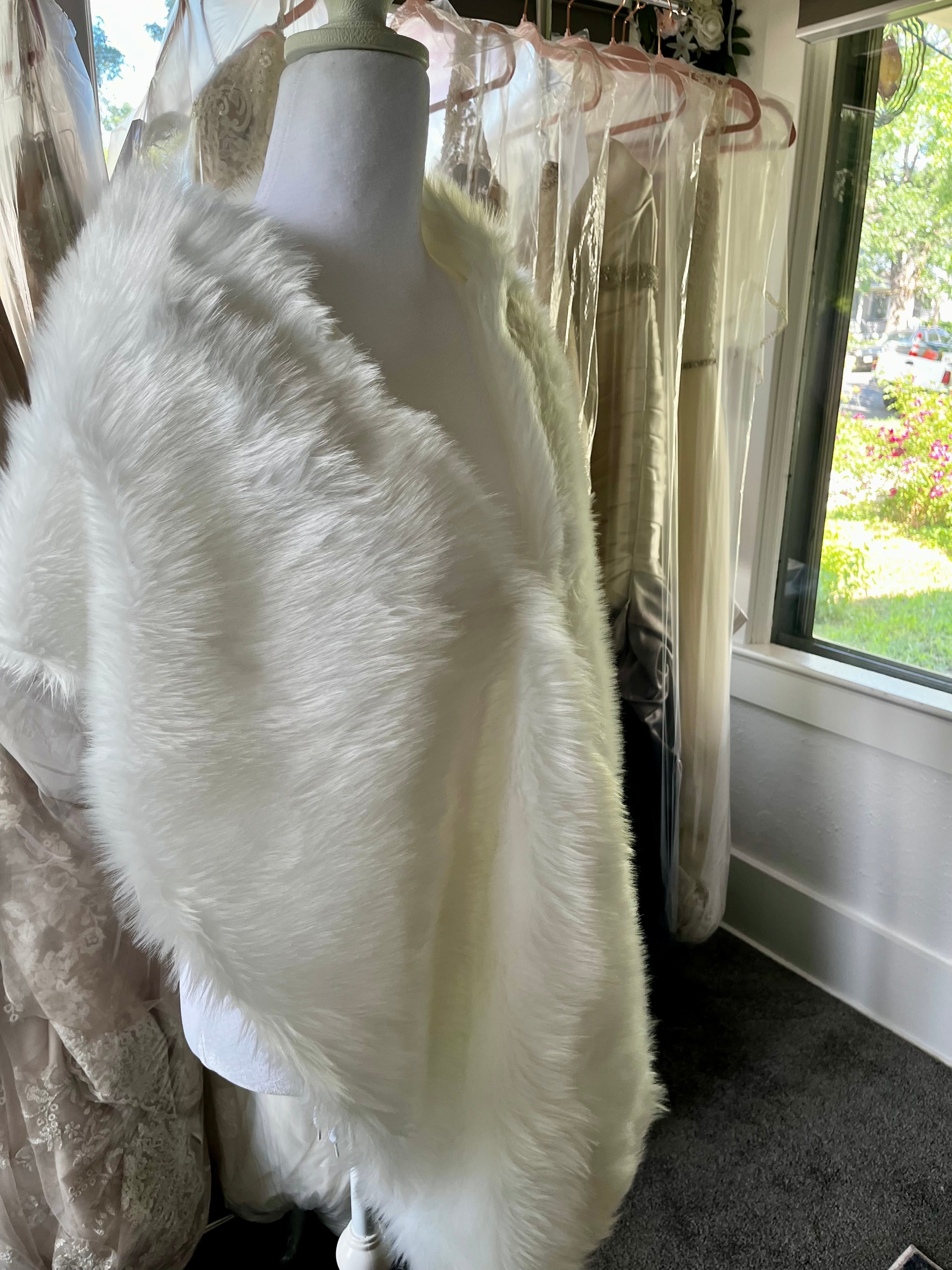 White faux fur #09/10